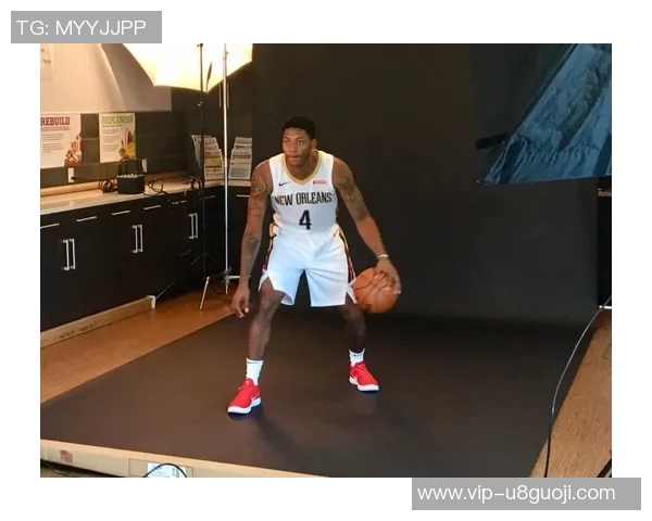 兰德尔娇妻现身主场为老公助威身材保持完美紫色大衣引人注目