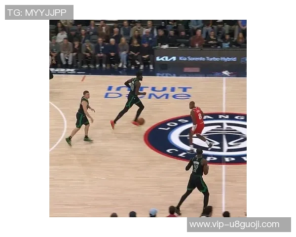 杰伦布朗狂砍42分展现超强火力次节独得18分助球队逆转局势